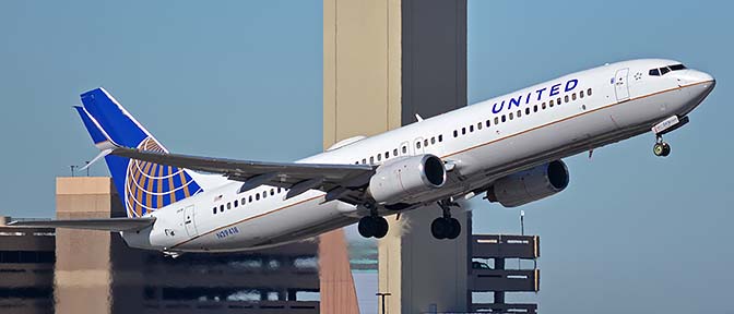 United Boeing 737-924 N39418, Phoenix Sky Harbor, January 12, 2016
